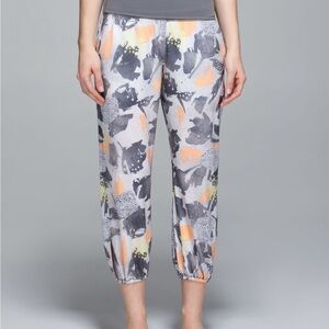 Lululemon Athletica Gray Om Pants in Art Pop